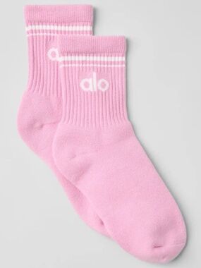 ALO Yoga Sweet Pink Half Crew Throwback Socks